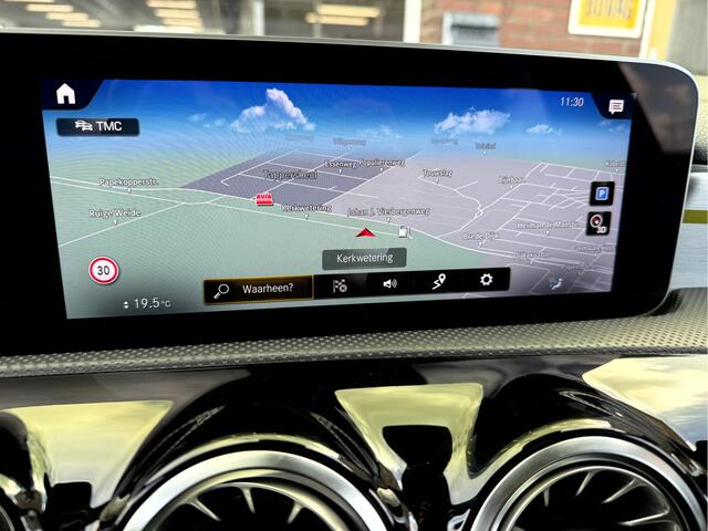 Mercedes-Benz A-KLASSE 200 Amg Line Premium Plus Panoramadak, 19'Lmv, Chameleon voorruit