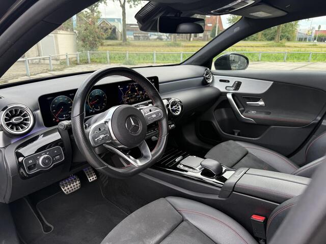 Mercedes-Benz A-KLASSE 180 Aut. Sol. AMG Sport | Panorama | Burmester | Memory | Multi Beam | Sfeer Verlichting |