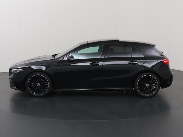Mercedes-Benz A-KLASSE 180 Business Solution AMG | Premium Plus | Panoramaschuifdak | Nightpakket | 19"Multispaak AMG velgen | Stoelverwarming | 360° camera | Head-up display |