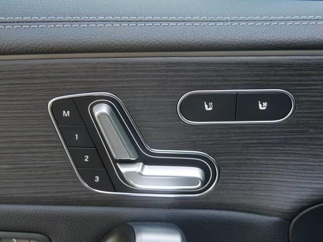 Mercedes-Benz A-KLASSE 250e AMG ** LED, MBUX+, LEDER, DISTR, PANO, 2 zone AIRCO, 19-inch LMV, HuD, ** 1e EIG - UNFALLFREI ** ** INFORMEER OOK NAAR ONZE AANTREKKELIJKE FINANCIAL-LEASE TARIEVEN **