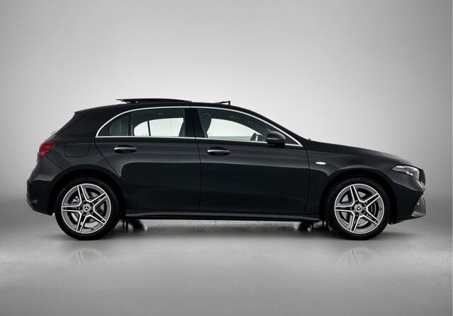 Mercedes-Benz A-KLASSE 250 e Business Solution AMG | Parkeerpakket met achteruitrijcamera | KEYLESS GO | MULTIBEAM LED | Sfeerverlichting | Extra USB-poorten | Stoelverwarming voor | Licht- en zicht pakket |