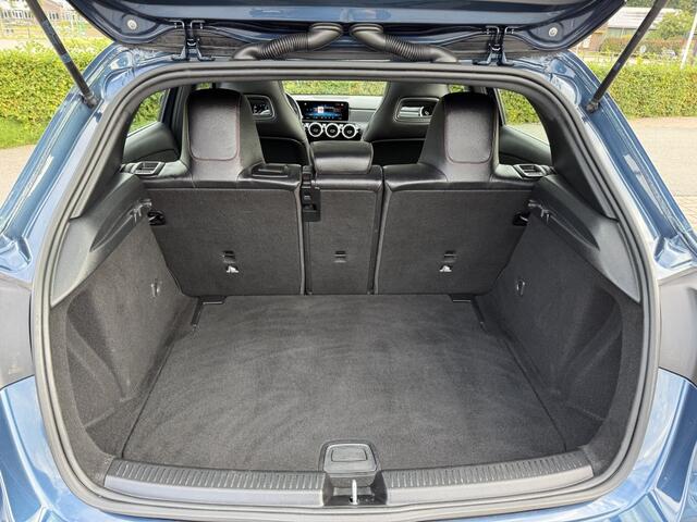 Mercedes-Benz A-KLASSE 200 Bns Sol. AMG Upg