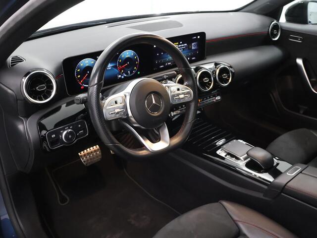 Mercedes-Benz A-KLASSE 180 Business Solution AMG | Night | Panoramadak | Stoelverwarming | Widescreen | Sfeerverlichting |