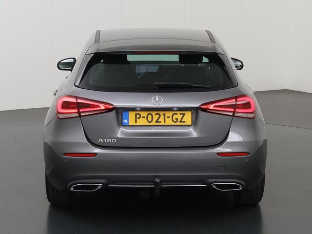 Mercedes-Benz A-KLASSE 180 Business Solution Luxury | Widescreen | Trekhaak | Stoelverwarming | Parkeersensoren |