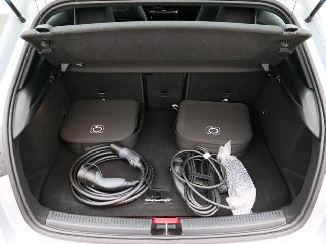 Mercedes-Benz A-KLASSE 250 e Star Edition AMG Plug-In Hybride AMG Line | Sfeerverlichting |Achteruitrijcamera | Apple CarPlay, Inclusief 24 maanden MB Certified garantie voor Europa.
