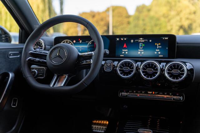 Mercedes-Benz A-KLASSE 250e Business Solution AMG | Panoramaschuifdak | Night pakket | Achteruitrijcamera | Stoelverwarming | MULTIBEAM LED |