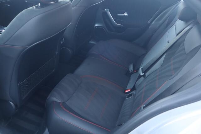 Mercedes-Benz A-KLASSE 200 Business Solution AMG NL-Auto!! Sfeerverl. I Matrix-Led I Elek.Stoelen
