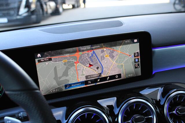 Mercedes-Benz A-KLASSE 250 e AMG Pano | Camera | Keyless | Sfeerverlichting | Widescreen | Spiegelpakket | LED | Dealer Onderhouden