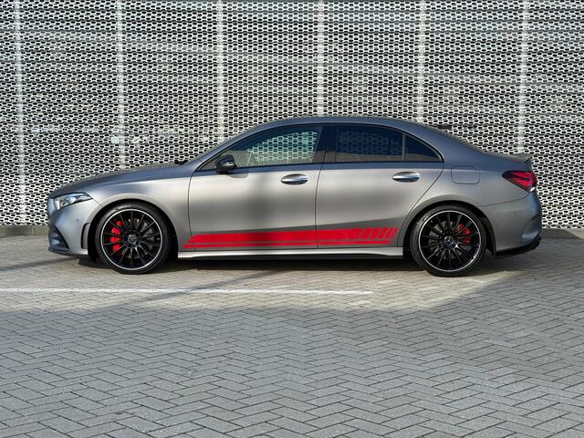 Mercedes-Benz A-KLASSE AMG 35 4MATIC Premium Plus / Kuipstoelen / Pano / Memory seats L-R / 360 Camera / Alcantra stuur / Dode hoek / Navigatie /