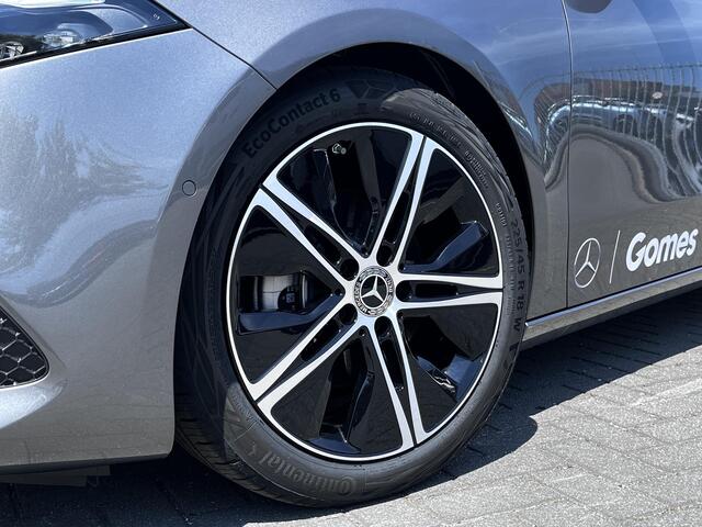 Mercedes-Benz A-KLASSE 180 Star Edition Luxury | Panoramadak | Night Pakket | Dodehoekassistent | Sfeerverlichting | Stoelverwarming | Parkeersensoren | Achteruitrijcamera | Elektrisch Inklapbare Buitenspiegels