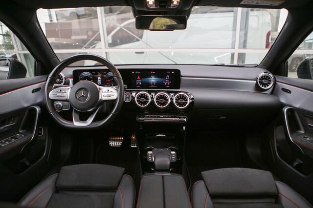 Mercedes-Benz A-KLASSE 180 Bns Sol. AMG | Pano |