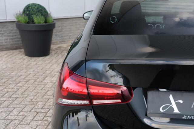 Mercedes-Benz A-KLASSE 250 e AMG Night Edition 218PK NAP|Sfeervl|Widescreen|Black Editon|Plug in