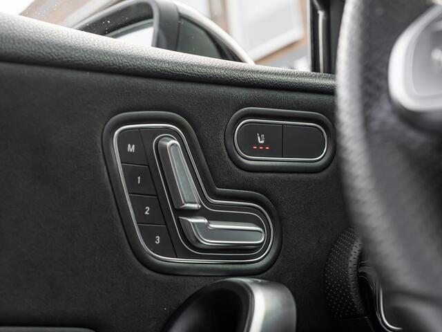 Mercedes-Benz A-KLASSE 180 Premium Plus AMG PANO MEMORY STOEL CAMERA 19 INCH WIDESCREEN NIGHT PAKKET BOMVOL!!