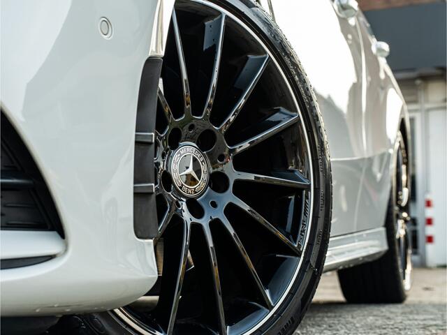 Mercedes-Benz A-KLASSE 180 Premium Plus AMG PANO MEMORY STOEL CAMERA 19 INCH WIDESCREEN NIGHT PAKKET BOMVOL!!