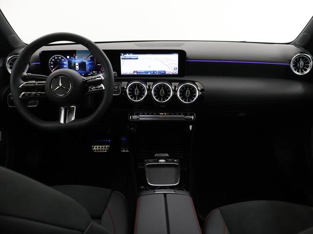 Mercedes-Benz A-KLASSE 250 e Limousine Business Solution AMG | Night | Panoramadak | Sfeerverlichting | 360 camera | 19" multispaaks |