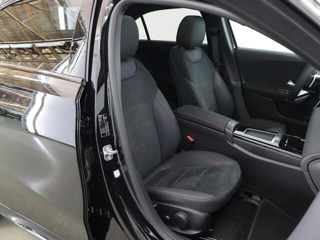 Mercedes-Benz A-KLASSE 250 e Limousine Business Solution AMG | Night | Panoramadak | Sfeerverlichting | 360 camera | 19" multispaaks |