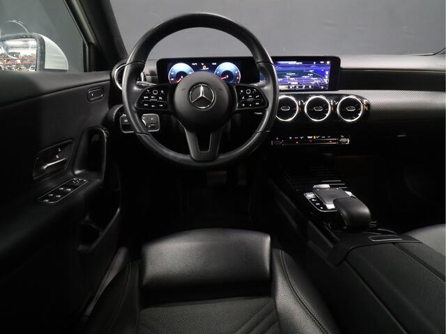 Mercedes-Benz A-KLASSE 180 Business Solution [SCHUIFKANTELDAK, CRUISE CONTROL, CAMERA, PDC 360, APPLE CARPLAY, ANDROID AUTO, STOELVERWARMING, NIEUWSTAAT]