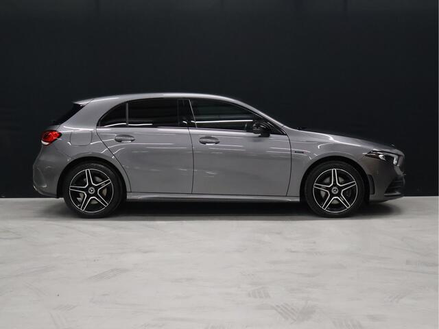 Mercedes-Benz A-KLASSE 250 e Business Solution AMG Limited [TREKHAAK AFNEEMBAAR, CAMERA, SFEERVERLICHTING, STOELVERWARMING, BLUETOOTH, CRUISE, CLIMATE, NIEUWSTAAT]