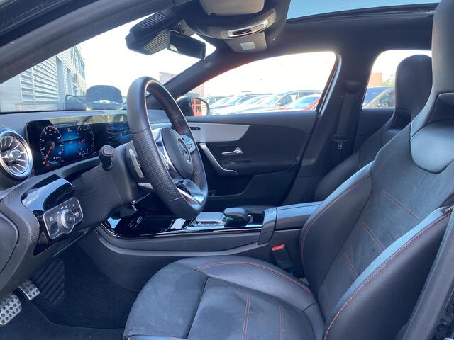 Mercedes-Benz A-KLASSE 180 AMG | Panoramadak | Night Pakket