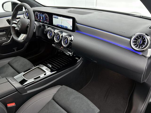 Mercedes-Benz A-KLASSE 250 e Business Solution AMG | AMG Line Plus pakket | Antidiefstalpakket URBAN GUARD PLUS | Smartphone integratie | Head-up display | Augmented Reality Navigation | Nightpakket | 360° camera |