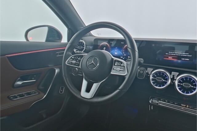 Mercedes-Benz A-KLASSE 250 e Plug-In Hybride Panorama Schuif-Kanteldak | Sfeerverlichting | Achteruitrijcamera | Ledkoplampen | Inclusief 24 maanden Mercedes-Benz Certified garantie voor Europa.