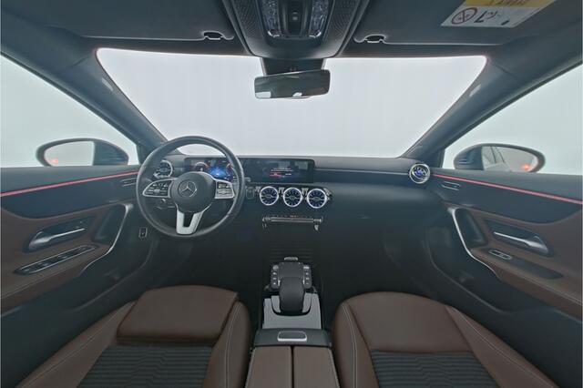Mercedes-Benz A-KLASSE 250 e Plug-In Hybride Panorama Schuif-Kanteldak | Sfeerverlichting | Achteruitrijcamera | Ledkoplampen | Inclusief 24 maanden Mercedes-Benz Certified garantie voor Europa.
