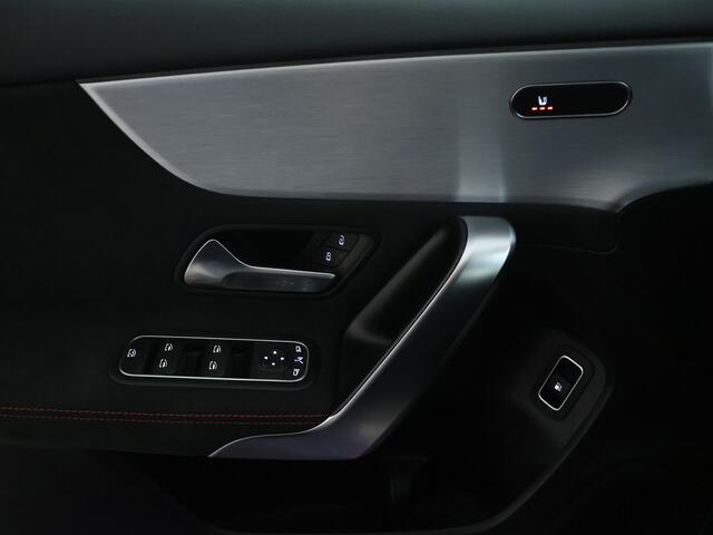 Mercedes-Benz A-KLASSE 250 e Business Solution AMG Limited | Achteruitrijcamera | Sfeerverlichting | Nightpakket | Inclusief 24 maanden MB Certified garantie voor Europa.