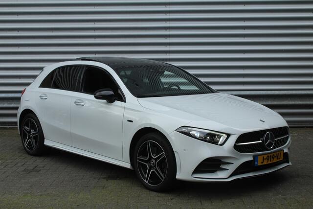Mercedes-Benz A-KLASSE 250 e 218pk Business Solution AMG Limited PHEV Automaat NL-Auto NAP Panoramadak Burmester Clima Cruise Navi Camera Sfeer LMV