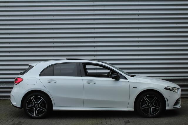 Mercedes-Benz A-KLASSE 250 e 218pk Business Solution AMG Limited PHEV Automaat NL-Auto NAP Panoramadak Burmester Clima Cruise Navi Camera Sfeer LMV