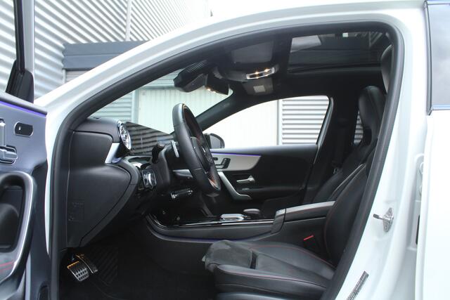 Mercedes-Benz A-KLASSE 250 e 218pk Business Solution AMG Limited PHEV Automaat NL-Auto NAP Panoramadak Burmester Clima Cruise Navi Camera Sfeer LMV