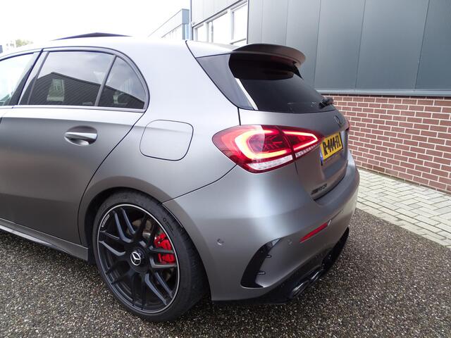 Mercedes-Benz A-KLASSE AMG 45 S 4MATIC+ Premium Plus BOMVOL OPTIES!| 360 CAMERA | PANORAMADAK | STOELVERWARMING | STOELKOELING | SFEER VERLICHTING | NAVIGATIE | LEDER INTERIEUR | LED | DODEHOEK DETECTIE |