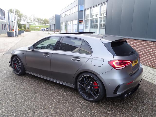 Mercedes-Benz A-KLASSE AMG 45 S 4MATIC+ Premium Plus BOMVOL OPTIES!| 360 CAMERA | PANORAMADAK | STOELVERWARMING | STOELKOELING | SFEER VERLICHTING | NAVIGATIE | LEDER INTERIEUR | LED | DODEHOEK DETECTIE |