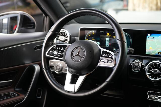 Mercedes-Benz A-KLASSE 200 Business Solution AMG 164pk Navigatie/Stoelverwarming/Camera