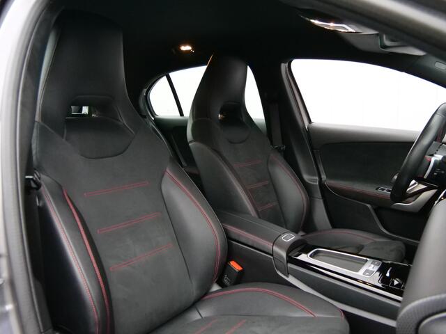 Mercedes-Benz A-KLASSE 200 AMG Line Mild Hybrid 163 Pk Automaat Navigatie / Camera / Trekhaak / Stoelverwarming