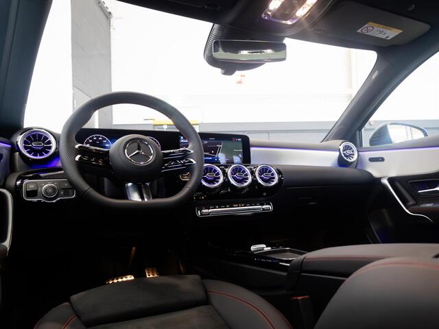Mercedes-Benz A-KLASSE Hatchback 180 Star Edition AMG Line Panorama dak