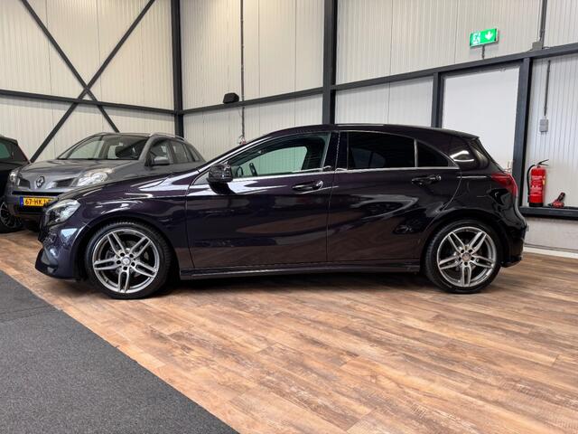Mercedes-Benz A-KLASSE 180 Prestige / AMG-LINE / AUTOMAAT / NAVI / HALF LEDER / PDC /