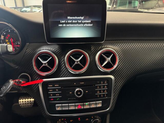 Mercedes-Benz A-KLASSE 180 Prestige / AMG-LINE / AUTOMAAT / NAVI / HALF LEDER / PDC /