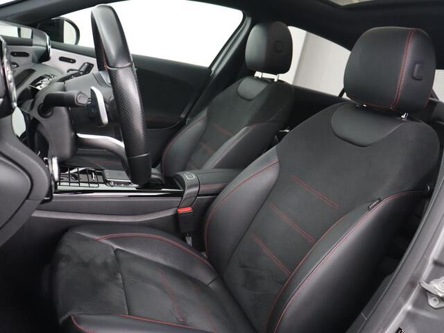 Mercedes-Benz A-KLASSE 180 AMG | Panoramadak | Matrix LED | Sfeerverlichting | Keyless | Camera | Carplay | Leder/Alcantara | Memory | Keyless | Widescreen |