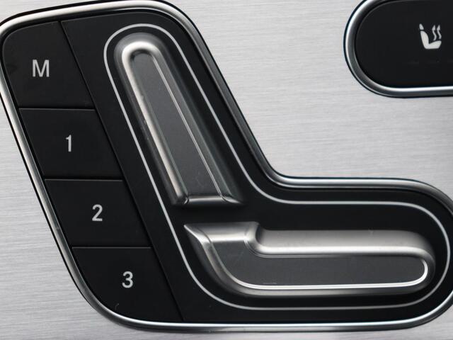 Mercedes-Benz A-KLASSE 180 AMG | Panoramadak | Matrix LED | Sfeerverlichting | Keyless | Camera | Carplay | Leder/Alcantara | Memory | Keyless | Widescreen |