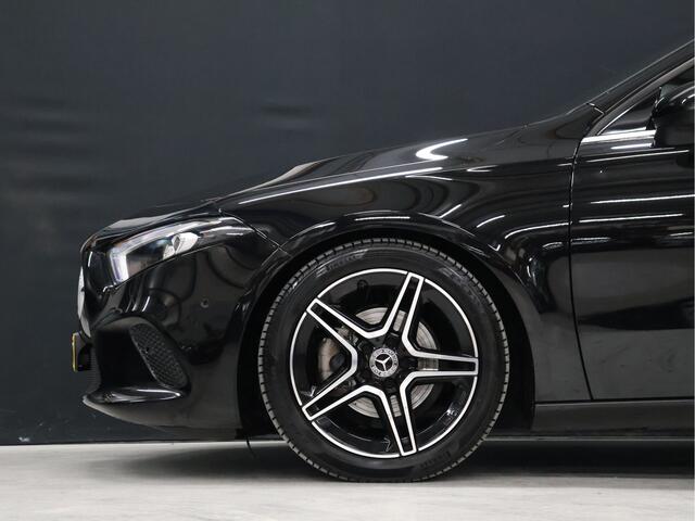 Mercedes-Benz A-KLASSE 180 Sport [DIGITAL DASHBOARD, CAMERA, HALF LEDER, STOELVERWARMING, PDC V+A, BLUETOOTH, CRUISE, CLIMATE, NIEUWSTAAT]