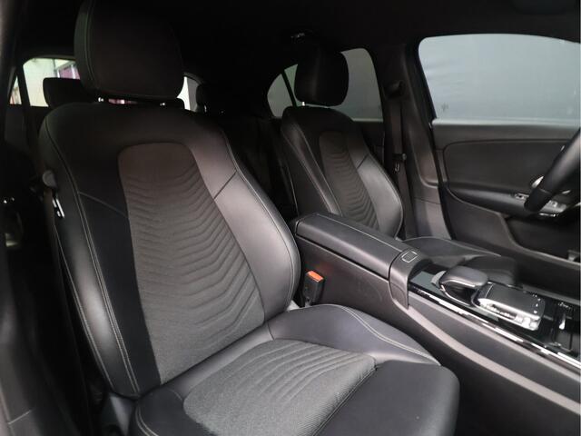 Mercedes-Benz A-KLASSE 180 Sport [DIGITAL DASHBOARD, CAMERA, HALF LEDER, STOELVERWARMING, PDC V+A, BLUETOOTH, CRUISE, CLIMATE, NIEUWSTAAT]