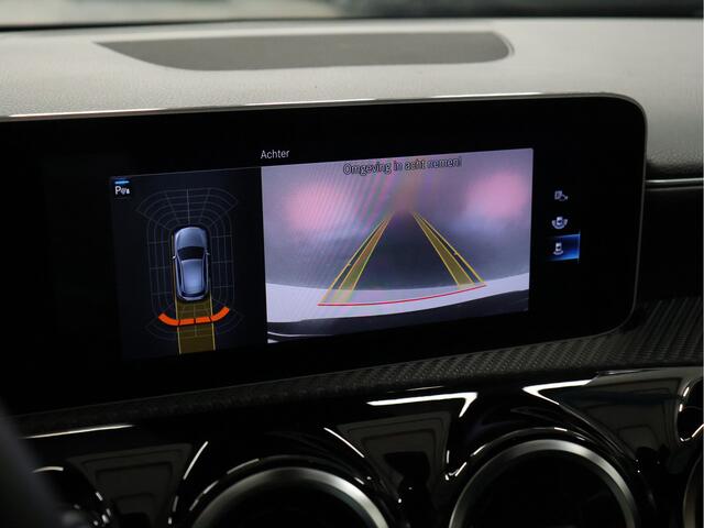 Mercedes-Benz A-KLASSE 180 Sport [DIGITAL DASHBOARD, CAMERA, HALF LEDER, STOELVERWARMING, PDC V+A, BLUETOOTH, CRUISE, CLIMATE, NIEUWSTAAT]