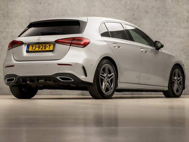 Mercedes-Benz A-KLASSE 200 AMG Sport 164Pk Automaat (APPLE CARPLAY, GROOT NAVI, LEDER/ALCANTARA, STOELVERWARMING, SPORTSTOELEN, WIDESCREEN, CAMERA, GETINT GLAS, NIEUWE APK, NIEUWSTAAT)