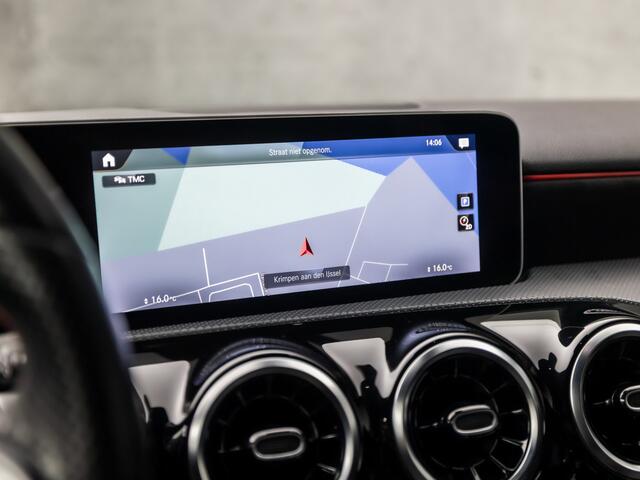 Mercedes-Benz A-KLASSE 200 AMG Sport 164Pk Automaat (APPLE CARPLAY, GROOT NAVI, LEDER/ALCANTARA, STOELVERWARMING, SPORTSTOELEN, WIDESCREEN, CAMERA, GETINT GLAS, NIEUWE APK, NIEUWSTAAT)