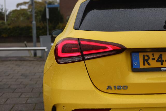 Mercedes-Benz A-KLASSE 180 AMG AUTOMAAT | PANO | CAMERA | NL AUTO