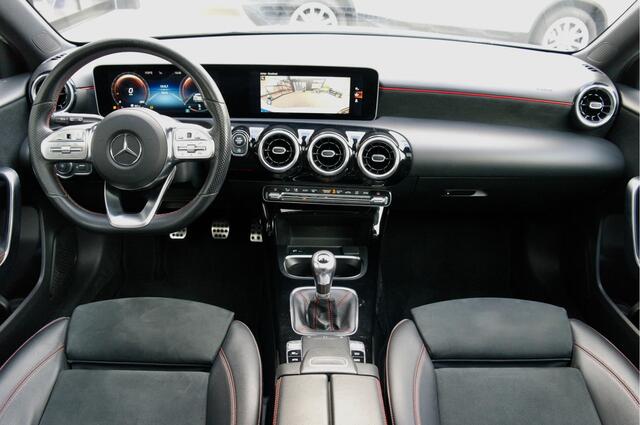 Mercedes-Benz A-KLASSE 160 Premium Plus | AMG-Pakket | Pano | Camera | 19'' | Cruise