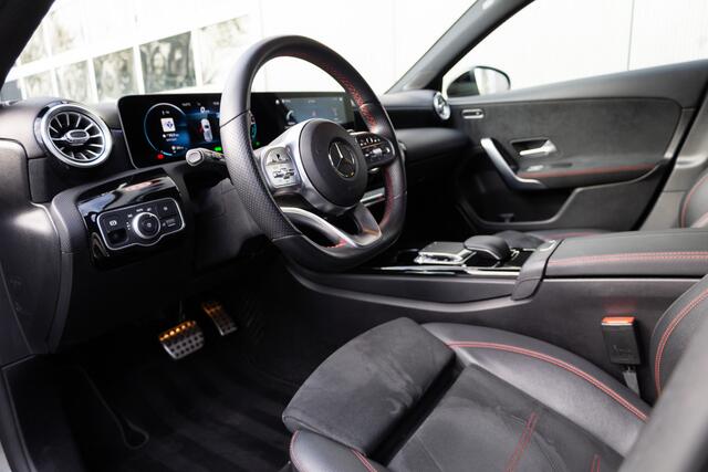 Mercedes-Benz A-KLASSE 250 e 218 pk Business Solution AMG Limited / Wide-screen/ Matrix-Led/ Camera/ Sport-Stoelen/ Stoel.Verw/ Night-Pakket/ 18'' LMV