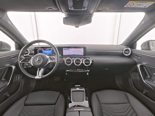 Mercedes-Benz A-KLASSE 250 e Plug-In Hybride Sfeerverlichting | Achteruitrijcamera | Ledkoplampen | Stuur en Stoelverwarming. Inclusief 24 maanden MB Certified garantie voor Europa.