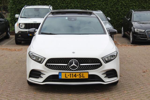 Mercedes-Benz A-KLASSE 200 Business Solution AMG / Panoramadak / Camera / Leder&Alcantara / 18'' / Stoelverwarming / LED / DAB / Cruise Control