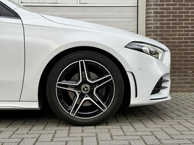 Mercedes-Benz A-KLASSE 180 AMG Line | Nightpakket | Panoramadak |
